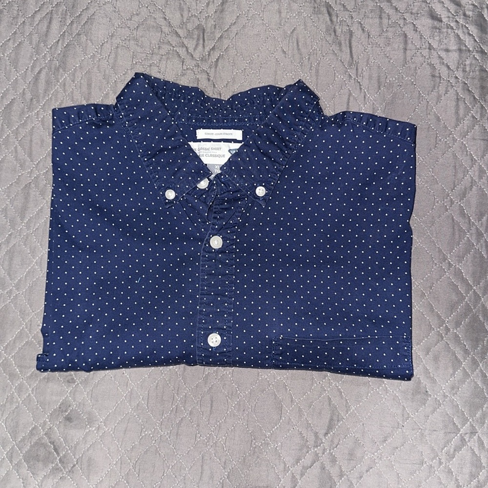 OLD NAVY MEN’S “THE CLASSIC SHIRT” SLIM FIT NAVY POLKA DOT BUTTON DOWN SHIRT